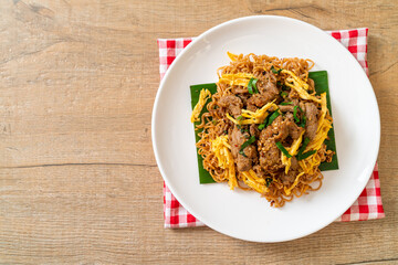 stir-fried instant noodle with pork and egg
