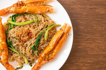 Stir-fried rice vermicelli and water mimosa with river prawns