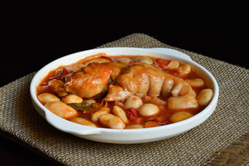 Goulash from pettitoes with white beans