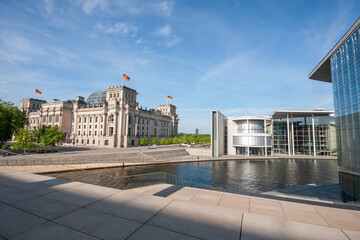 Reichstagsgebäude und Paul-Löbe-Haus in Berlin