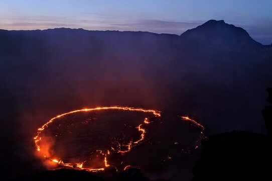 Volcan Erta Ale, désert de Danakil, Éthiopie © Tanguy de Saint Cyr