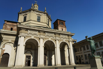 Fototapeta na wymiar Church of San Lorenzo in Milan, Italy,: exterior