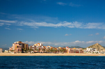 Obraz premium Luxury beachfront accommodations line the beaches at Cabo San Lucas, Baja California Sur, Mexico 