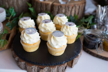 cupcakes with cream