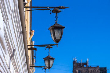 Fototapeta na wymiar Picturesque street lights in St. Petersburg. Elements of street decor in the architecture of the city.