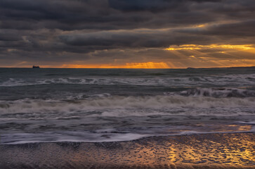 Obraz premium Sunrise over the sea and beautiful cloudscape. 