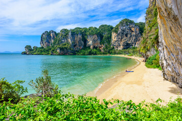 Fototapeta na wymiar Tonsai beach - about 5 minutes walk from Railay Beach - at Ao Nang - paradise coast scenery in Krabi province, Thailand - Tropical travel destination