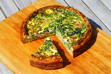 A potato crust quiche with spinach, bacon and goat cheese