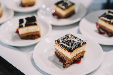 Mesa de postres del buffet libre de un hotel