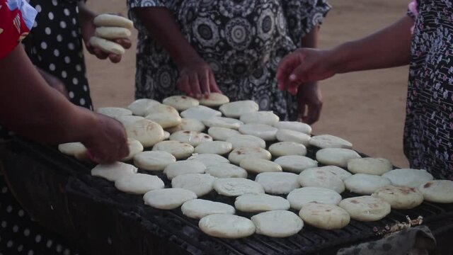 Las Arepas son parte de las Ricas recetas ancestrales   de los ind&iacute;genas Wayuu en La Guajira - Colombia- Latinoam&eacute;rica 