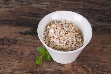 Raw oats in the bowl