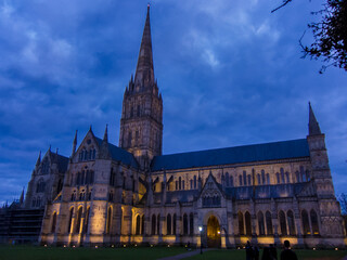 Fototapeta premium Salisbury Cathedral at night. Tallest spire in the UK on Anglican cathedral in early English architectural style in Wiltshire England