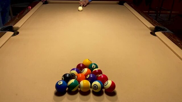 Beginner trying to break the american billiards pool table.