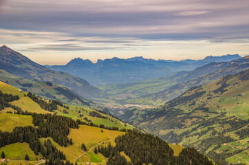 Bergpanorama oberhalb von Adelboden im Berner Oberland