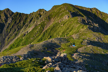朝の間ノ岳と中白根山