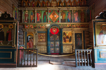 Obraz premium inside a large arched cathedral