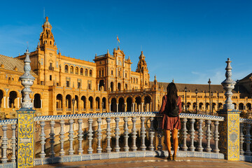 Naklejka premium Woman tourist looking views in Spain Square in Seville, Spain