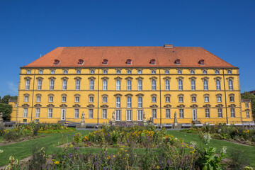 Fototapeta na wymiar Garden and main building of the University of Osnabruck, Germany
