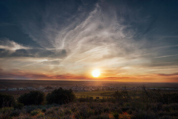 Obraz premium Golden sunset in the field. In the background you can see a traditional Spanish town