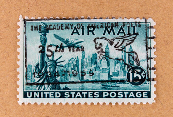 briefmarke stamp gestempelt used frankiert cancel usa amerika america vintage retro alt old new york statue of liberty freiheitsstatue american poets slogan pferd horse skyline pegasus flugzeug plane