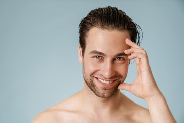 Obraz premium Close up of a smiling brunette shirtless man with stubble