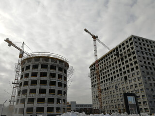 Fototapeta na wymiar A modern apartment building is being built with a crane