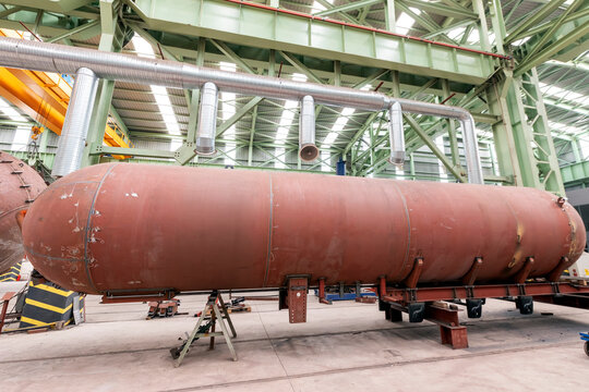 Horizontal and cylindrical chemical or gas storage tank manufacturing.