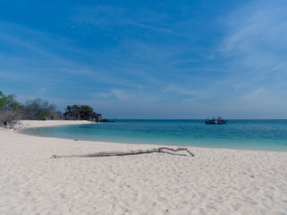 Fototapeta na wymiar white sand beach at Khai island or Koh Khai, Satun province Thailand, place stop by on the way to Lipe island