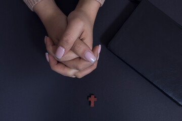 girl praying on the cross