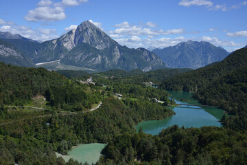 Fotografía aérea con paisaje alpino en la región de Veneto en Italia