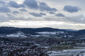 Fototapeta na wymiar Winter Schnee Landschaft schöner Himmel