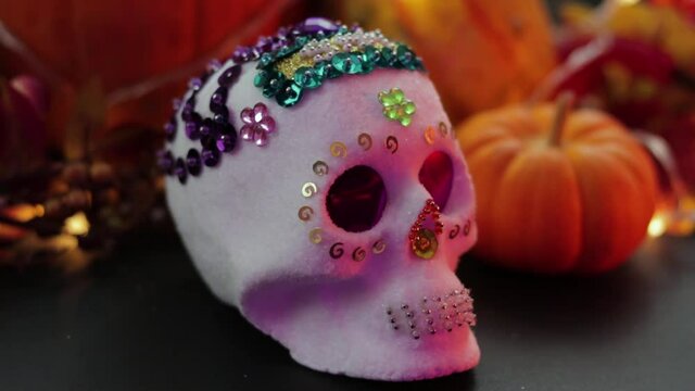 Mexican sugar skull (calaverita de az&uacute;car). Ofrenda de d&iacute;a de muertos y halloween. Day of the dead offering.