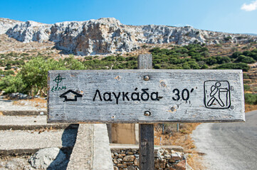 Wanderwegweiser auf der Insel Amorgos, Kykladen, Griechenland