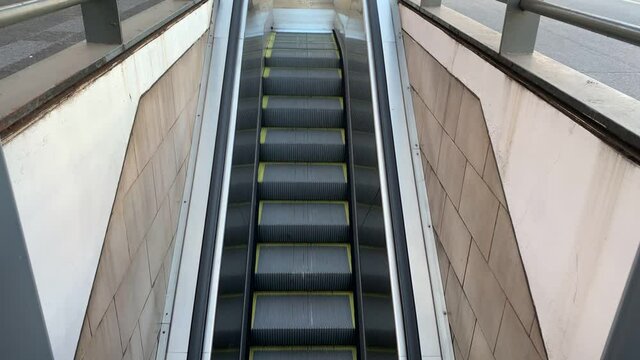 Escalera mec&aacute;nica de subterr&aacute;neo - Underground escalator