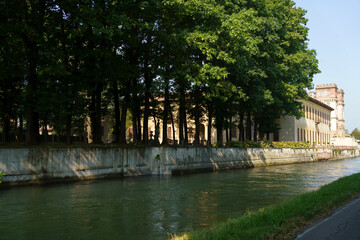 Bikeway along the Naviglio Grande, Villa Gaia at Robecco