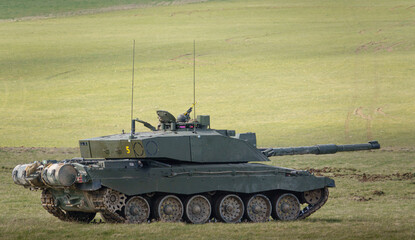 Fototapeta premium a british army Challenger II 2 FV4034 main battle tank in action on a military exercise, Wiltshire UK