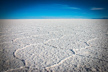Fototapeta na wymiar cracked salt in the desert, salar de uyuni, salt flats, bolivia