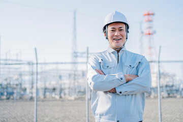 電気工事士・電力会社・作業着を着た男性
