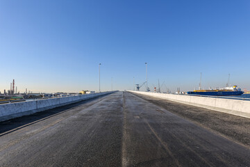 工事中で無人の道路（横浜市／神奈川）