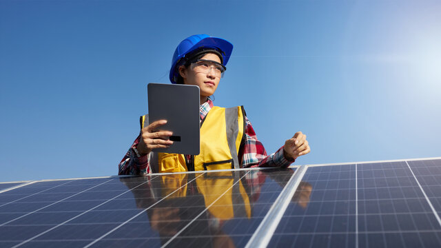 Electrical engineer holding a tablet with the solar panel.