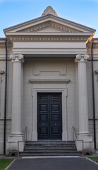 Obraz premium entrance of a building, fibonacci, golden triangle, golden ratio, greek architecture, classic ratio, golden rectangle, portico, Warooka town hall