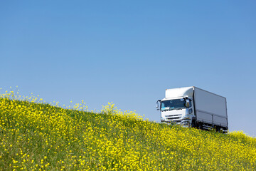 トラック　イメージ	