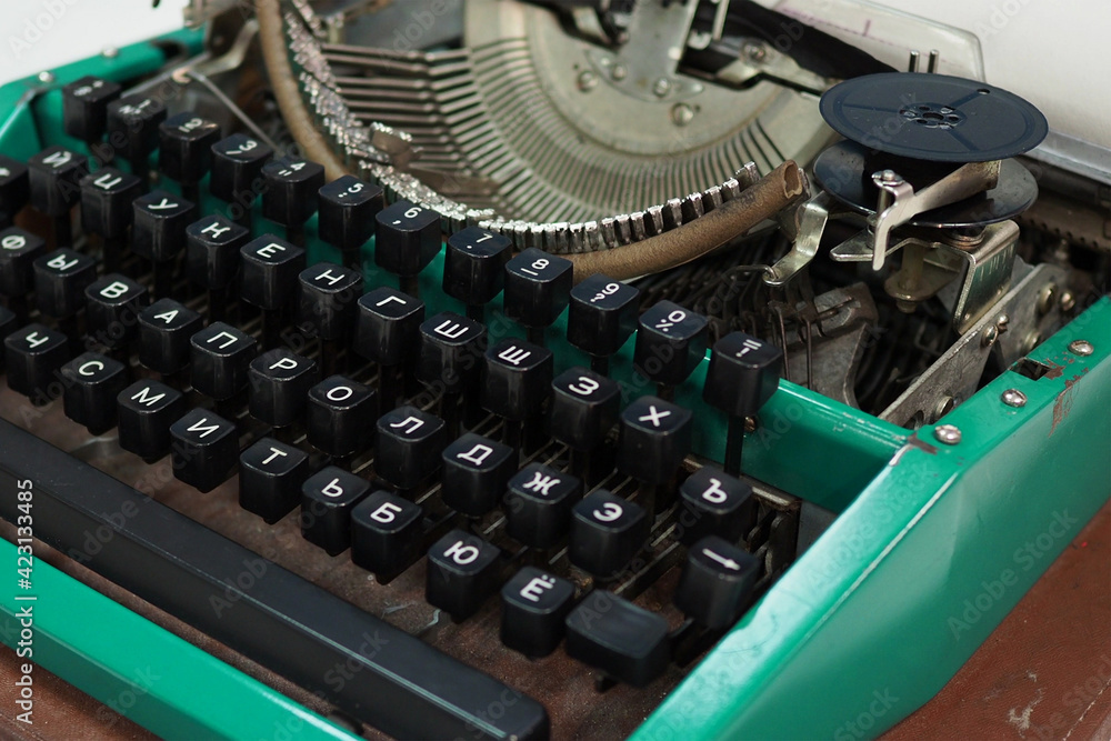 Fototapete isolated vintage typewriter keyboard. slow dolly across type writer keys. macro shot of retro typewr