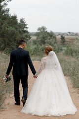 Fototapeta na wymiar bride and groom walking in the park