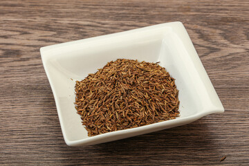 Dry zeera seeds in the bowl