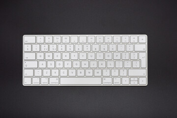 Top view white keyboard on black background - obrazy, fototapety, plakaty
