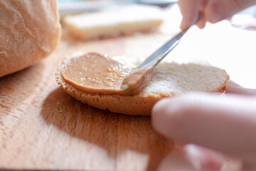 Untando crema de cacahuete