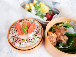 おいしい明太子と唐揚げのわっぱ弁当