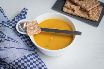 Yellow lentil soup with crackers 