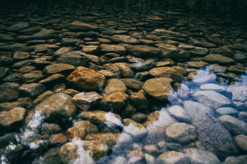 Fototapeta na wymiar calm stream with many stones on the path